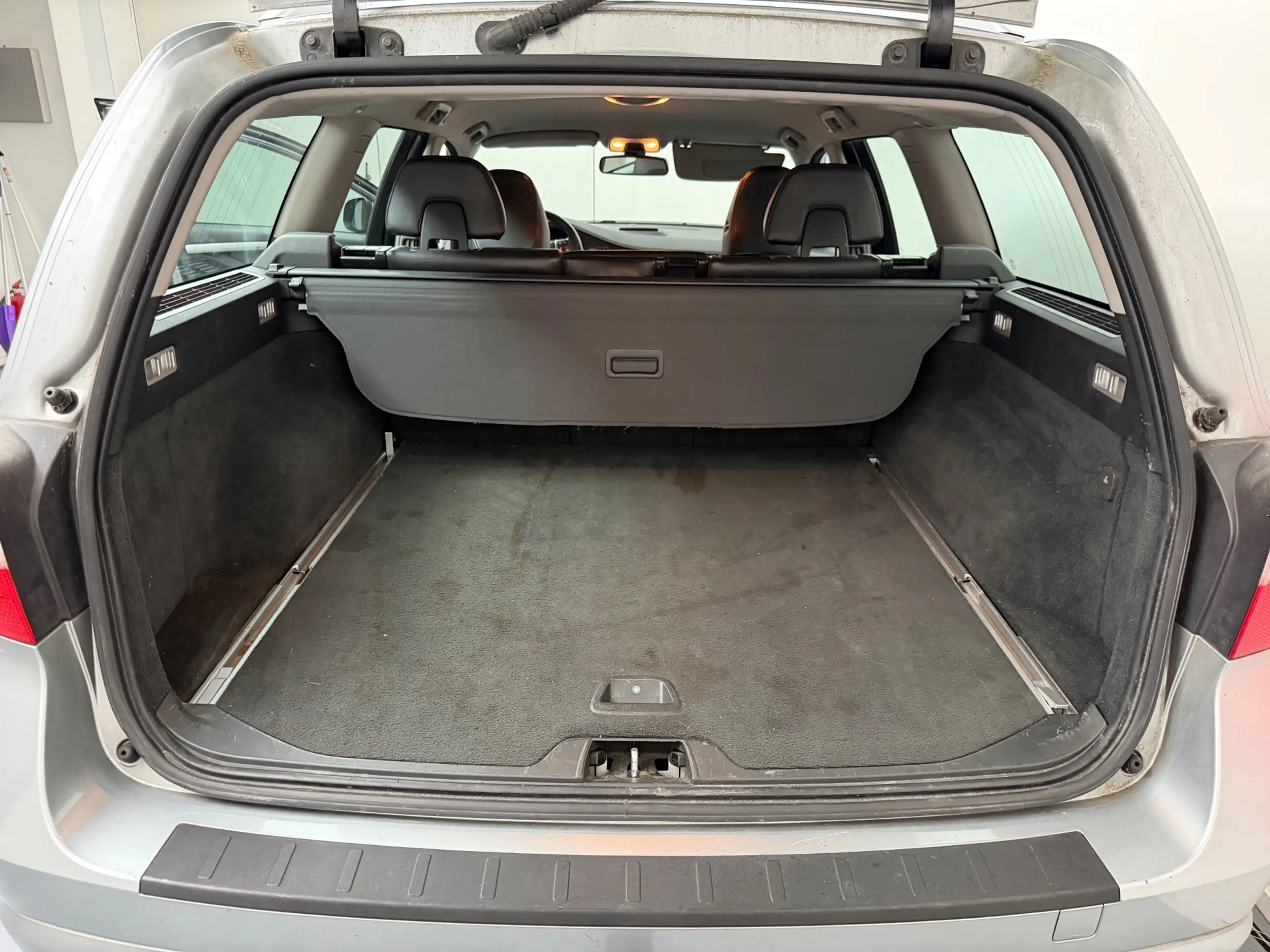 Volvo V70 2.0T R-Edition # Leder # Xenon # Trekhaak # Clima — photo 7