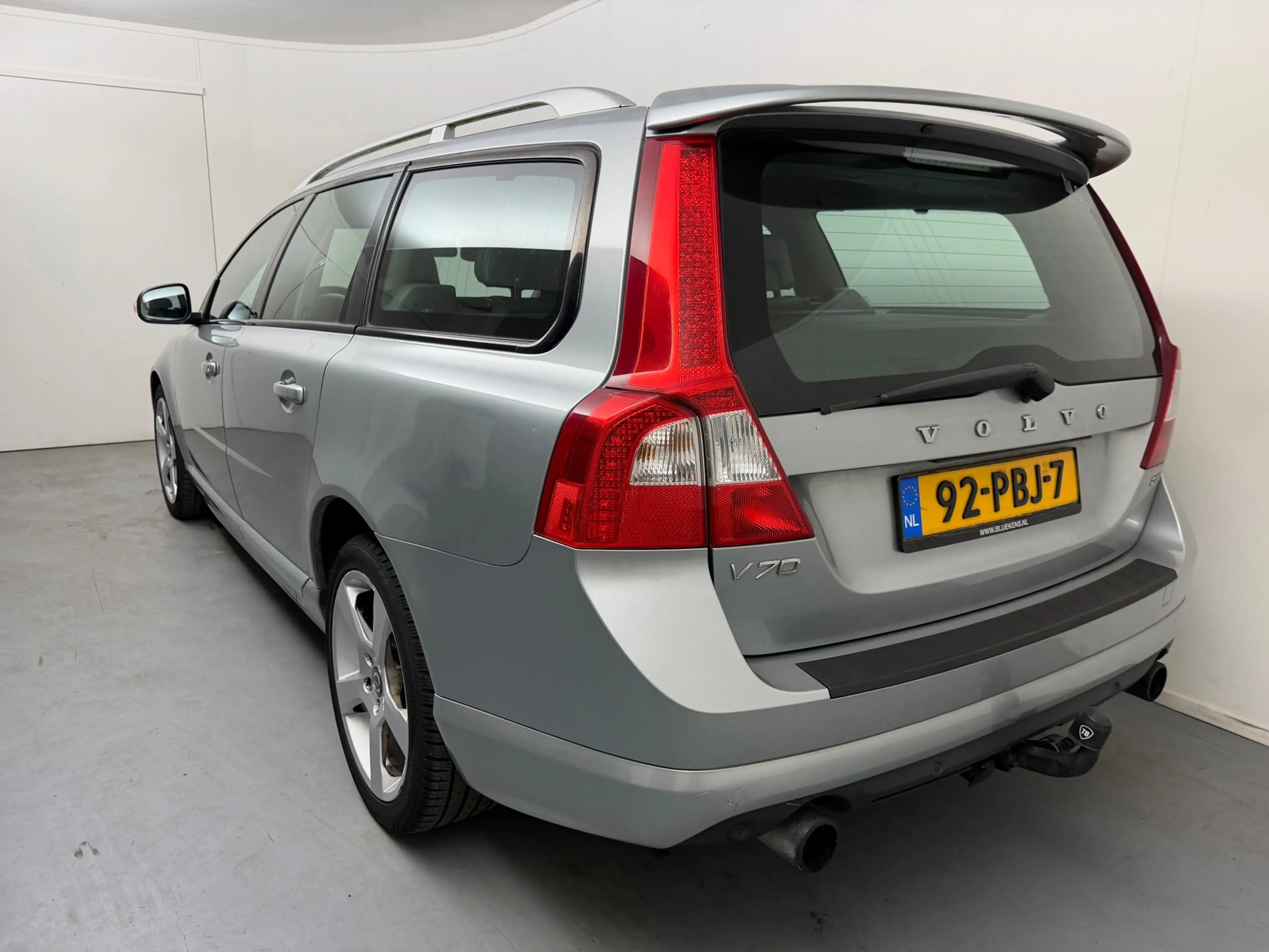 Volvo V70 2.0T R-Edition # Leder # Xenon # Trekhaak # Clima — photo 3