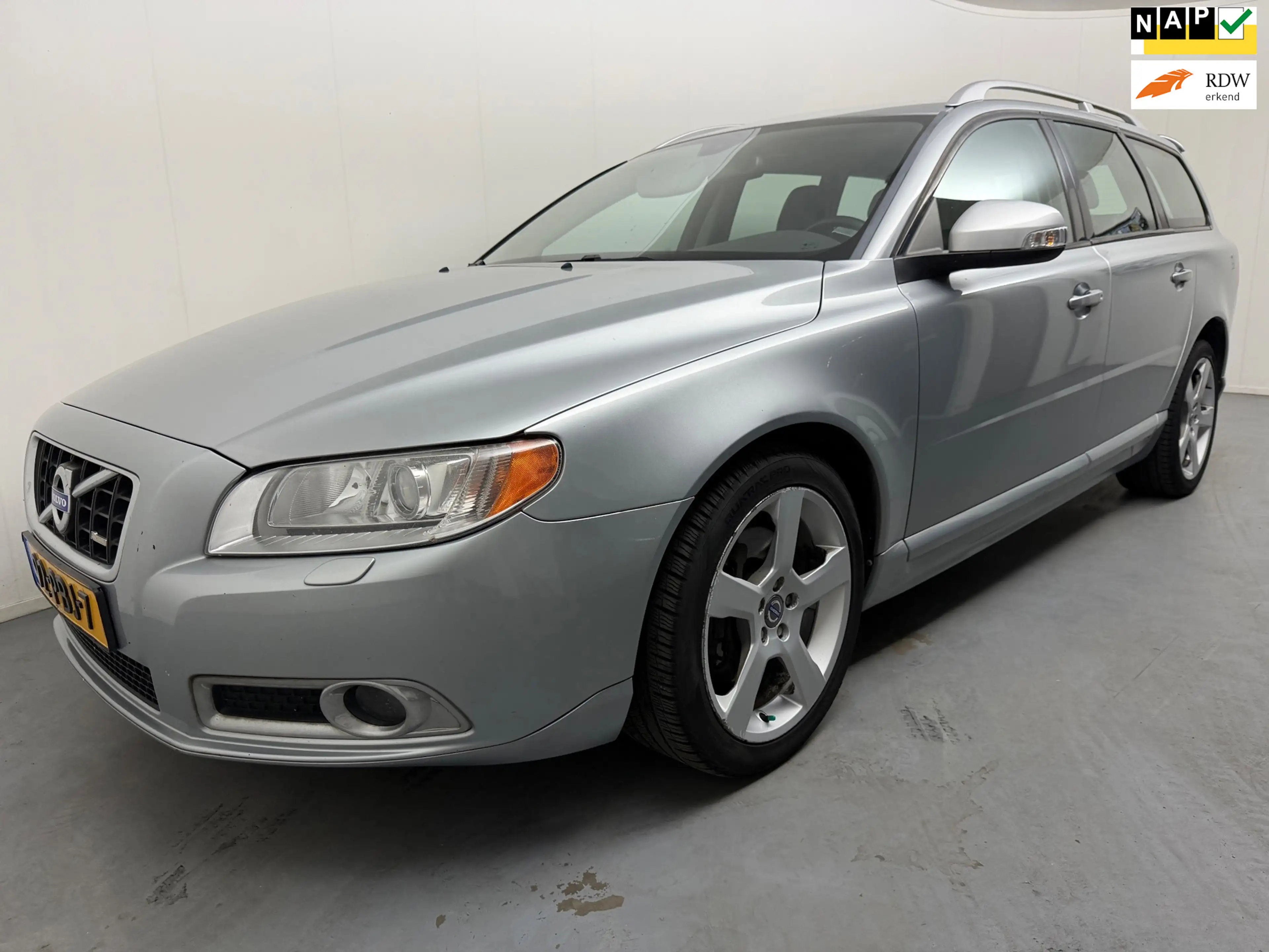 Volvo V70 2.0T R-Edition # Leder # Xenon # Trekhaak # Clima