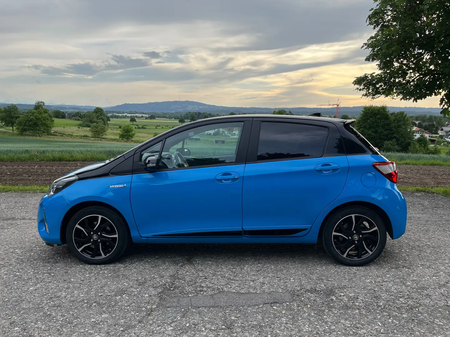 Toyota Yaris Hybrid Splash 1.5 Panoramadach Navi Automatik Blau - 1
