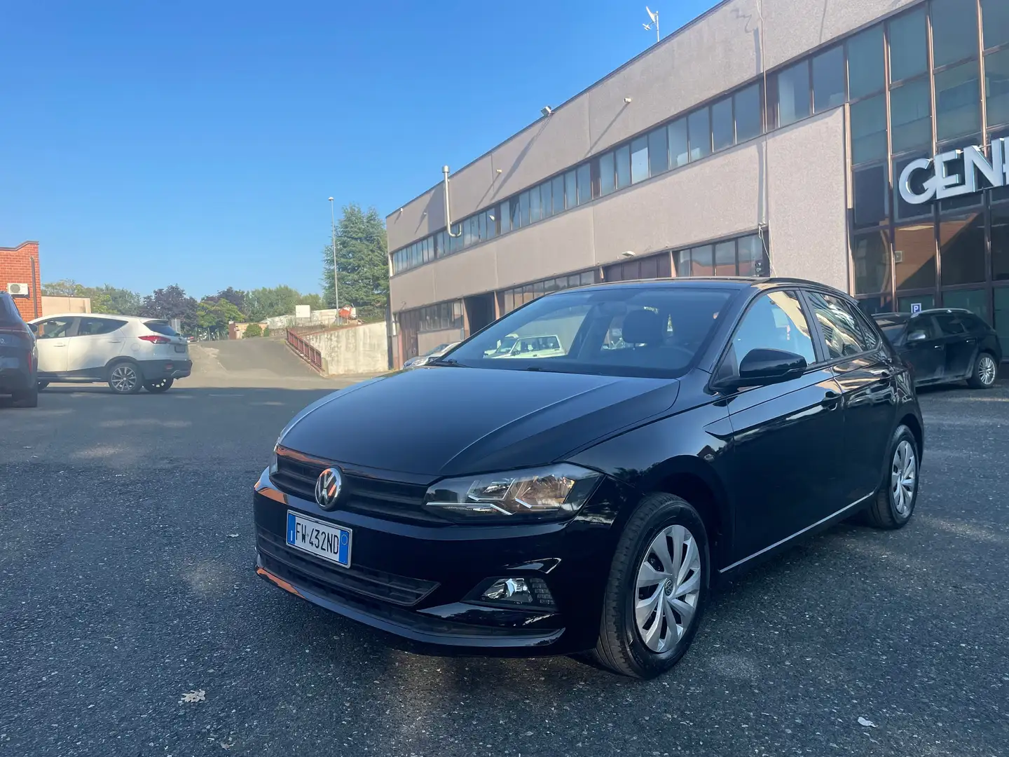 Volkswagen Polo VI 5p 1.6 tdi  80cv *OK NEOPATENTATI* Nero - 2