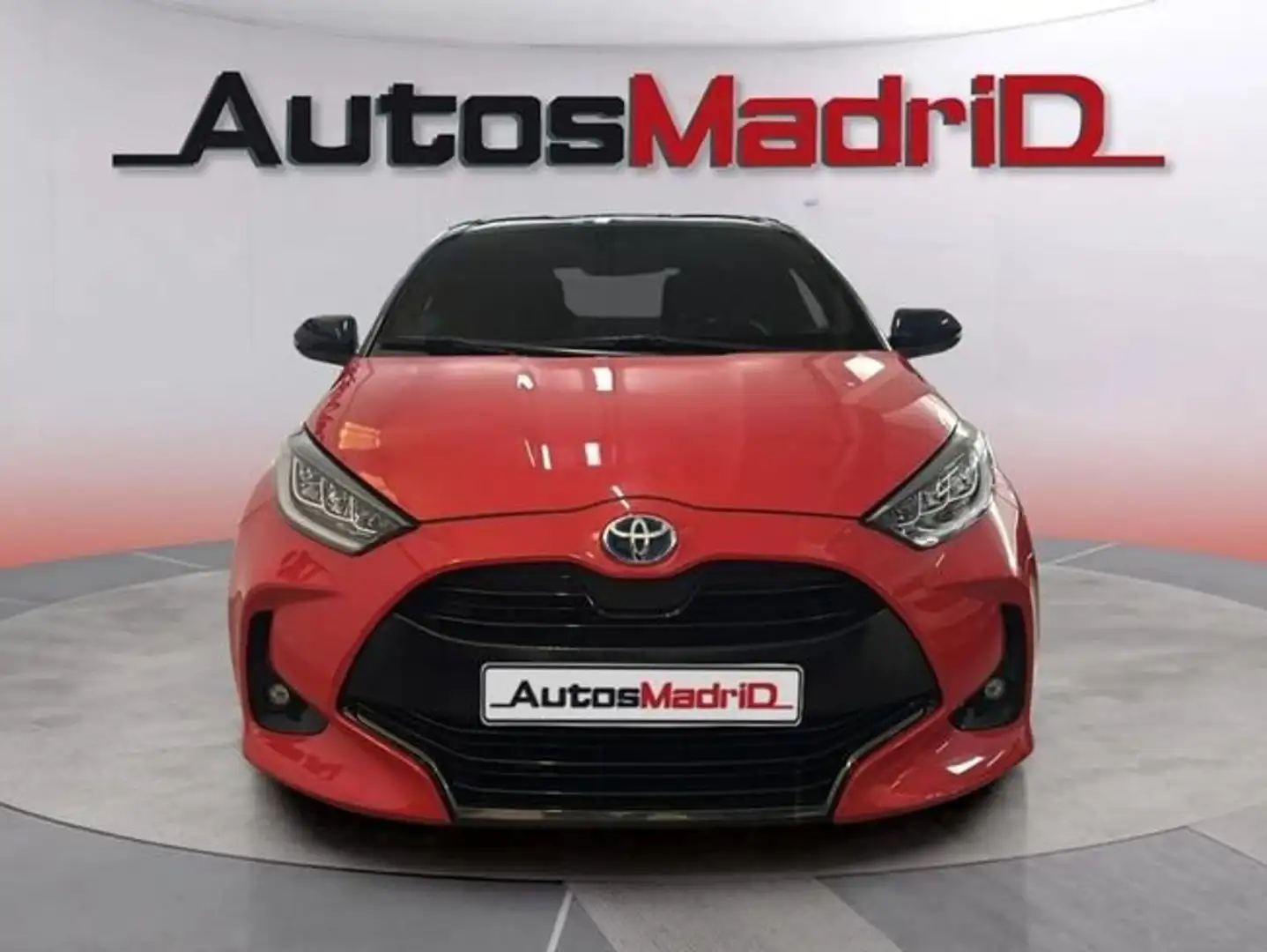 Toyota Yaris 120H 1.5 Style Rojo - 2