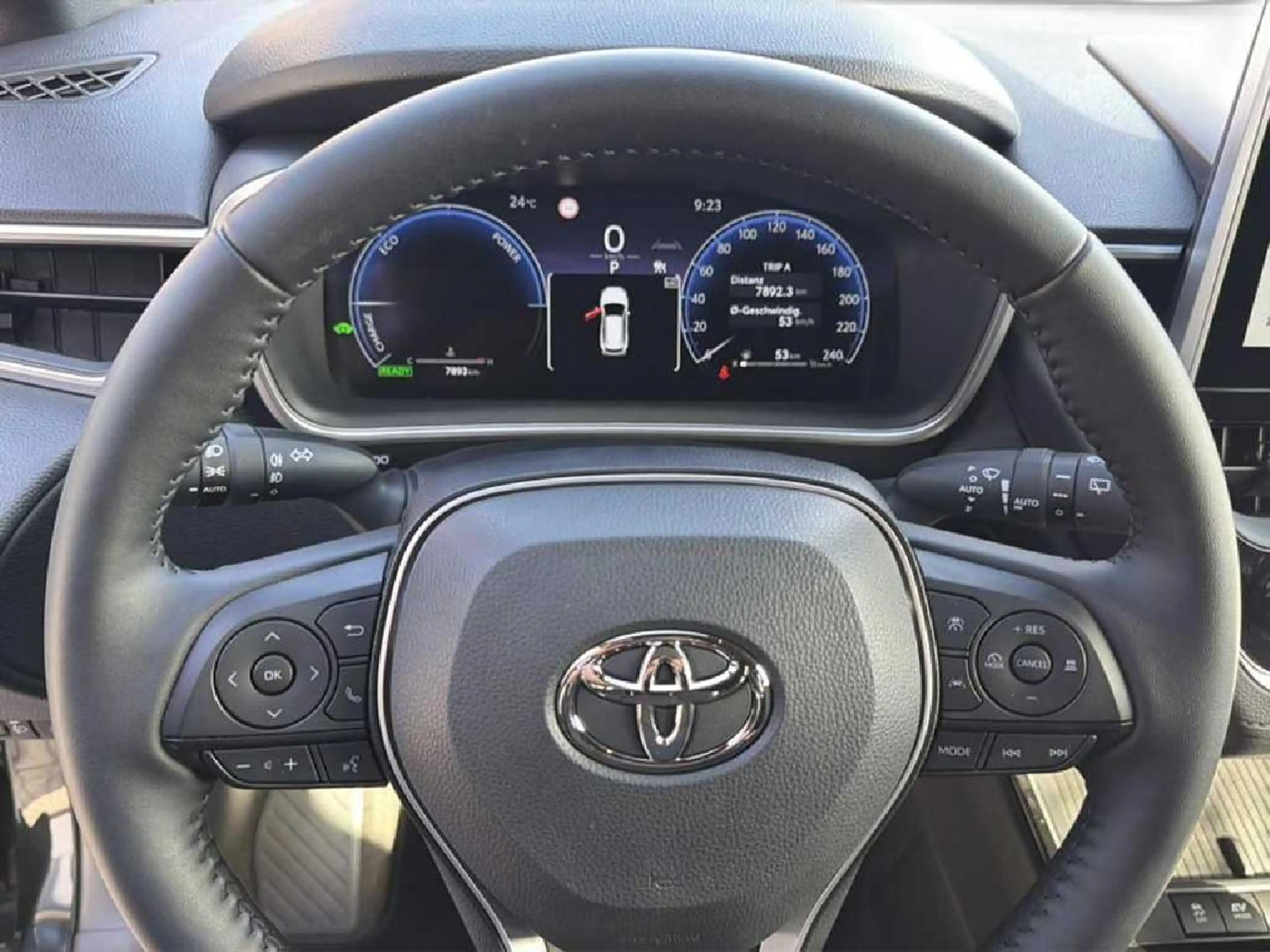 Toyota Corolla Cross Hybrid FWD Team Deutschland — photo 13