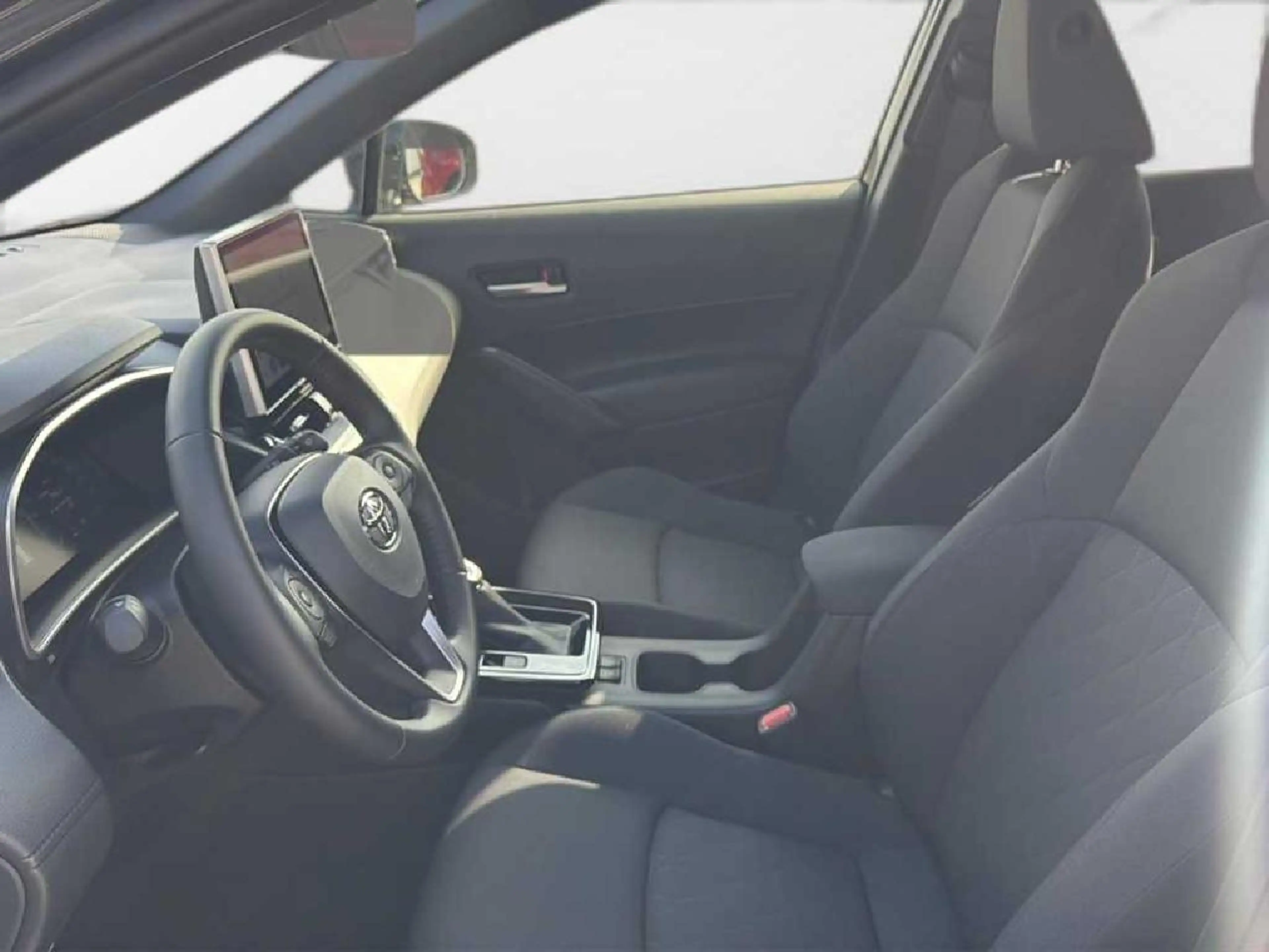Toyota Corolla Cross Hybrid FWD Team Deutschland — photo 12
