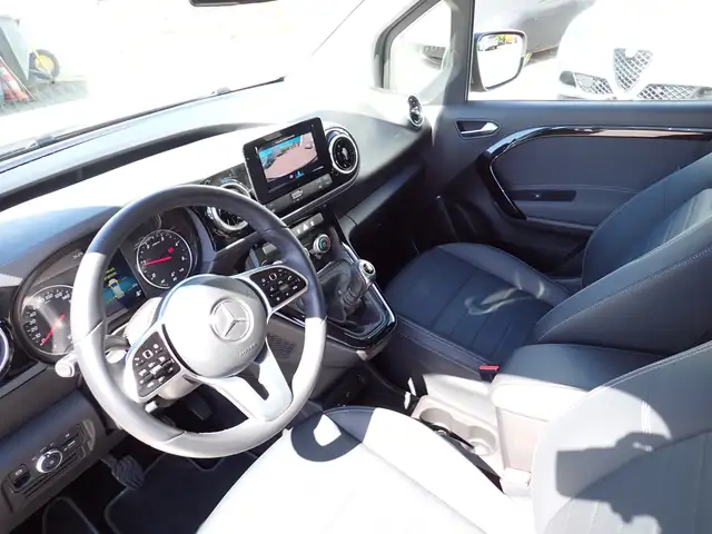 Mercedes-Benz Unknown Model view 3
