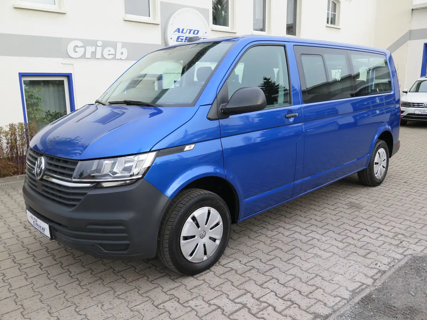 Volkswagen T6.1 Kombi lang FWD, AHK, Standheizung, 9 Sitze, App Blau - 2