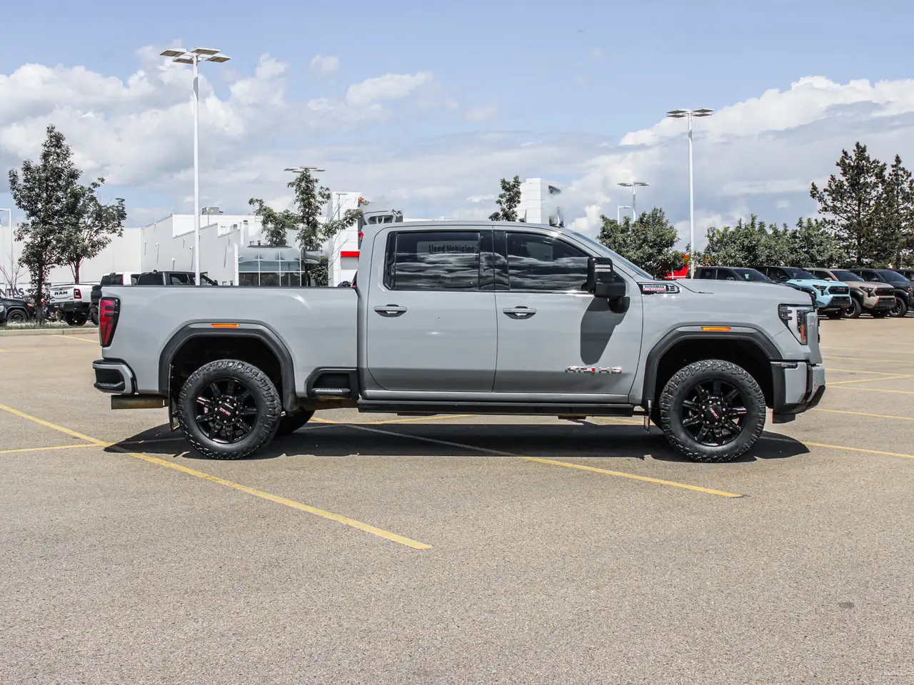 GMC Sierra 3500HD снимка GMC Sierra 3500HD