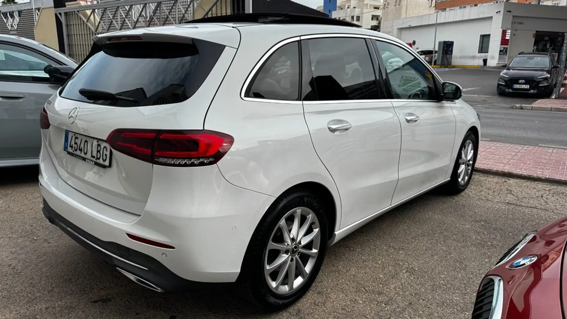 Mercedes-Benz B 200 d Blanc - 2