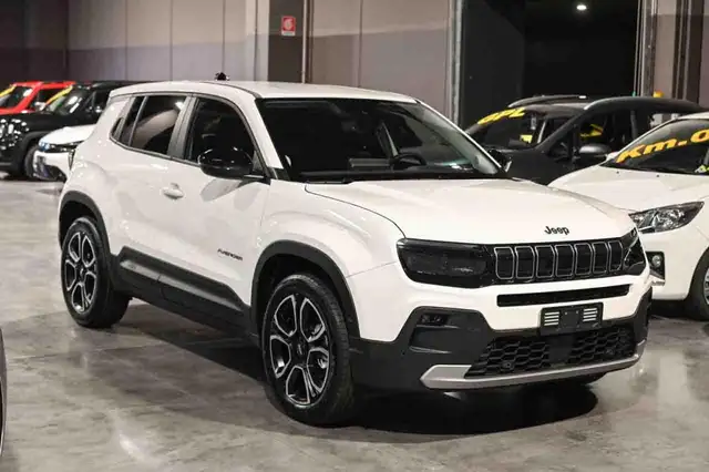 Jeep Avenger view 3