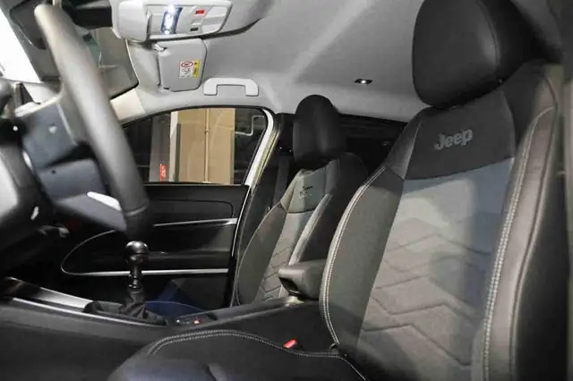 Jeep Avenger view 12