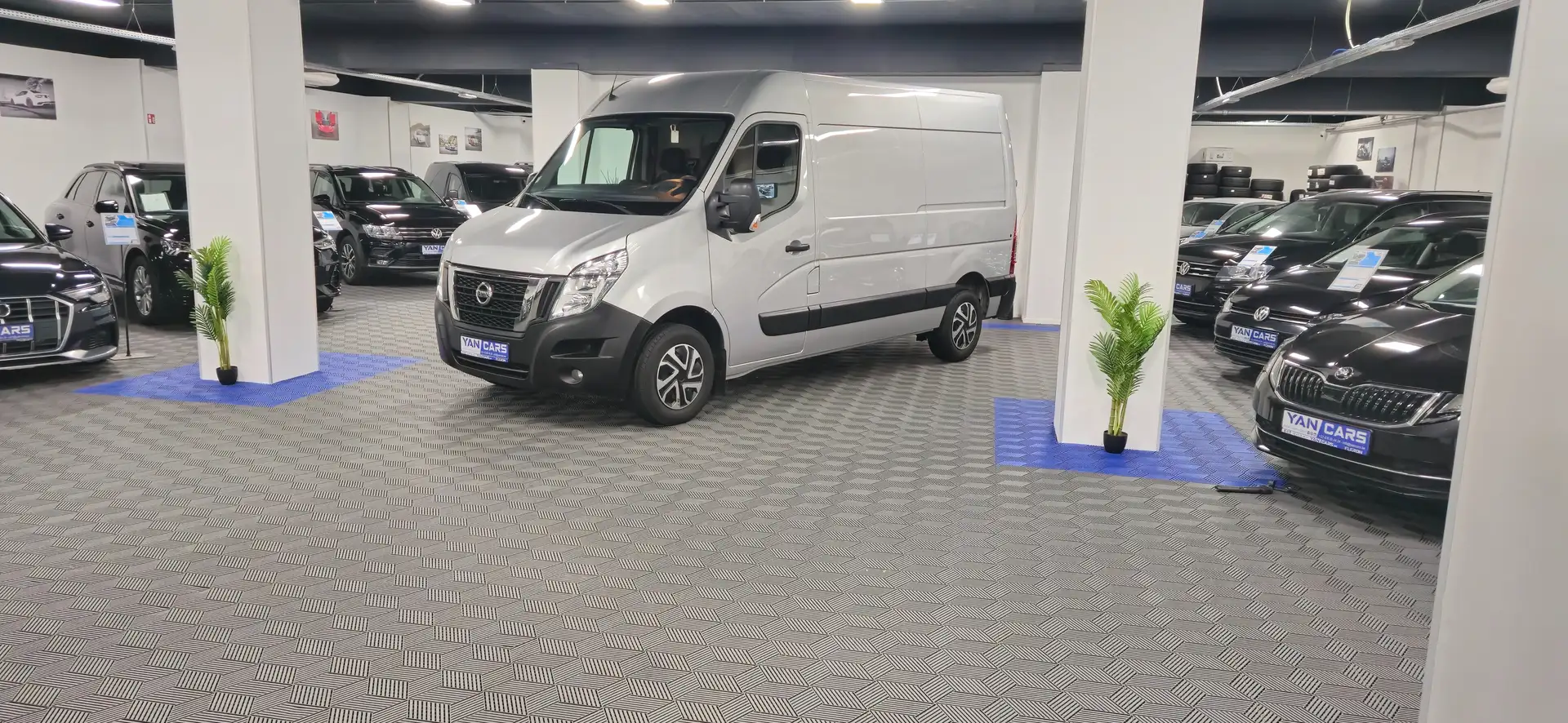 Nissan Interstar 2.3 dCi 35 L2H2 N-Connecta * AUTOMATIQUE * FULL Grijs - 1