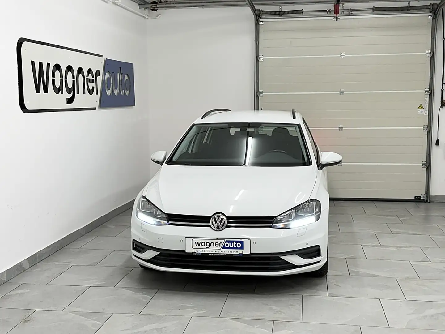 Volkswagen Golf Variant 1,6 TDI SCR.LED/Navigation "Discover Media"/Fro... Weiß - 1