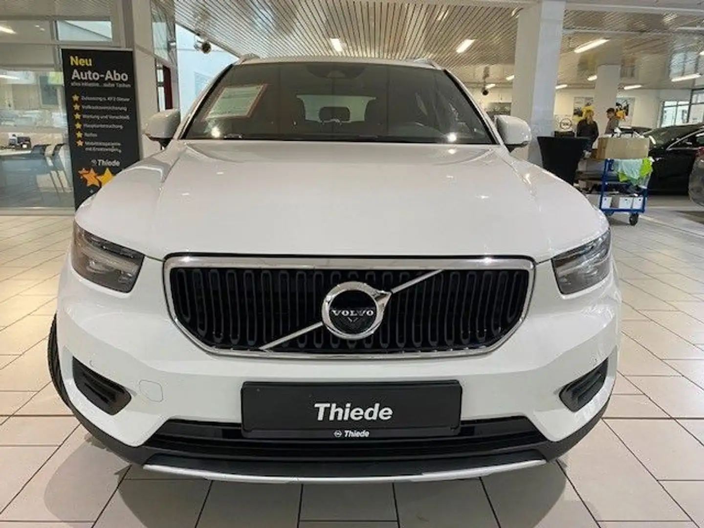 Volvo XC40 Momentum Pro LED/NAVI/LEDER/PANO/360°/BLIS Blanco - 2