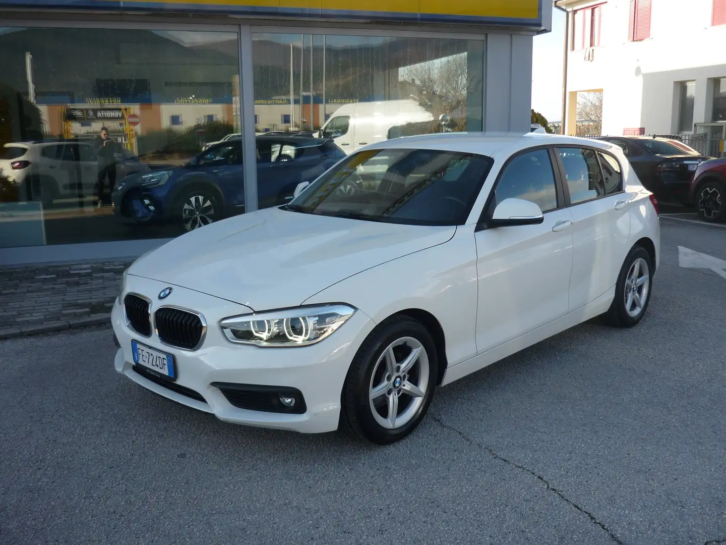 BMW 116 116d 5p Urban auto Weiß - 1