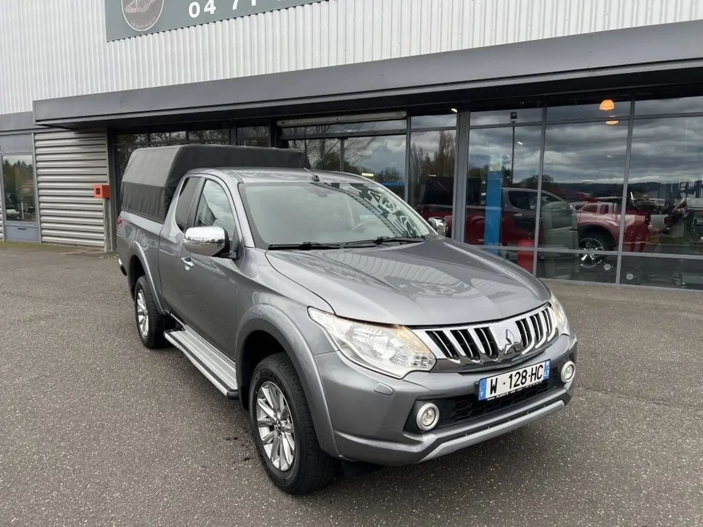Mitsubishi L200 Club Cab 2.4 L DID 181 CV Intense Gris - 2