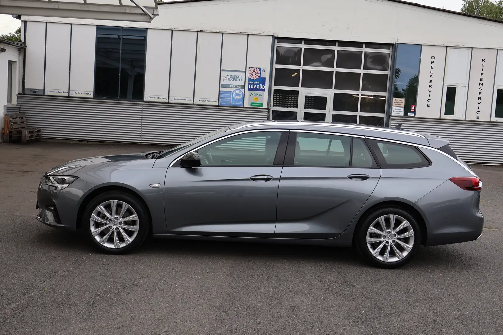 Opel Insignia ST 2.0 Diesel AT8 Busi Elegance+AHK+ Grau - 2
