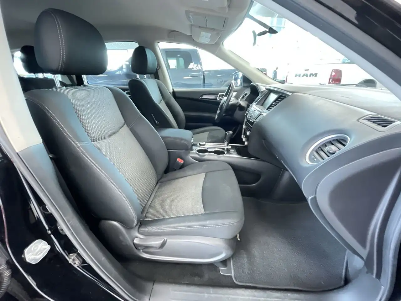 Nissan Pathfinder снимка Nissan Pathfinder
