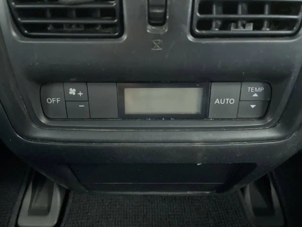 Nissan Pathfinder снимка Nissan Pathfinder