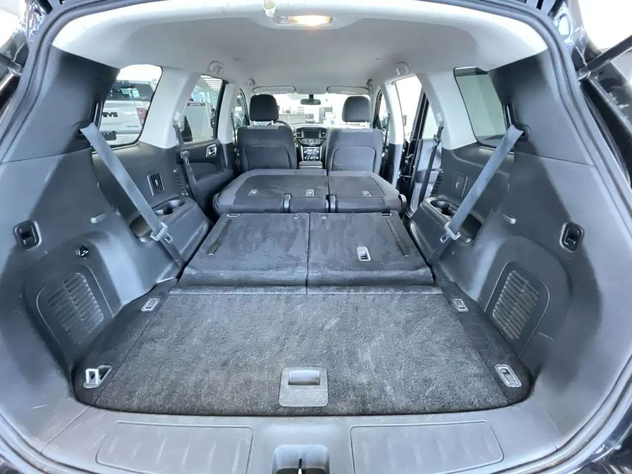 Nissan Pathfinder снимка Nissan Pathfinder
