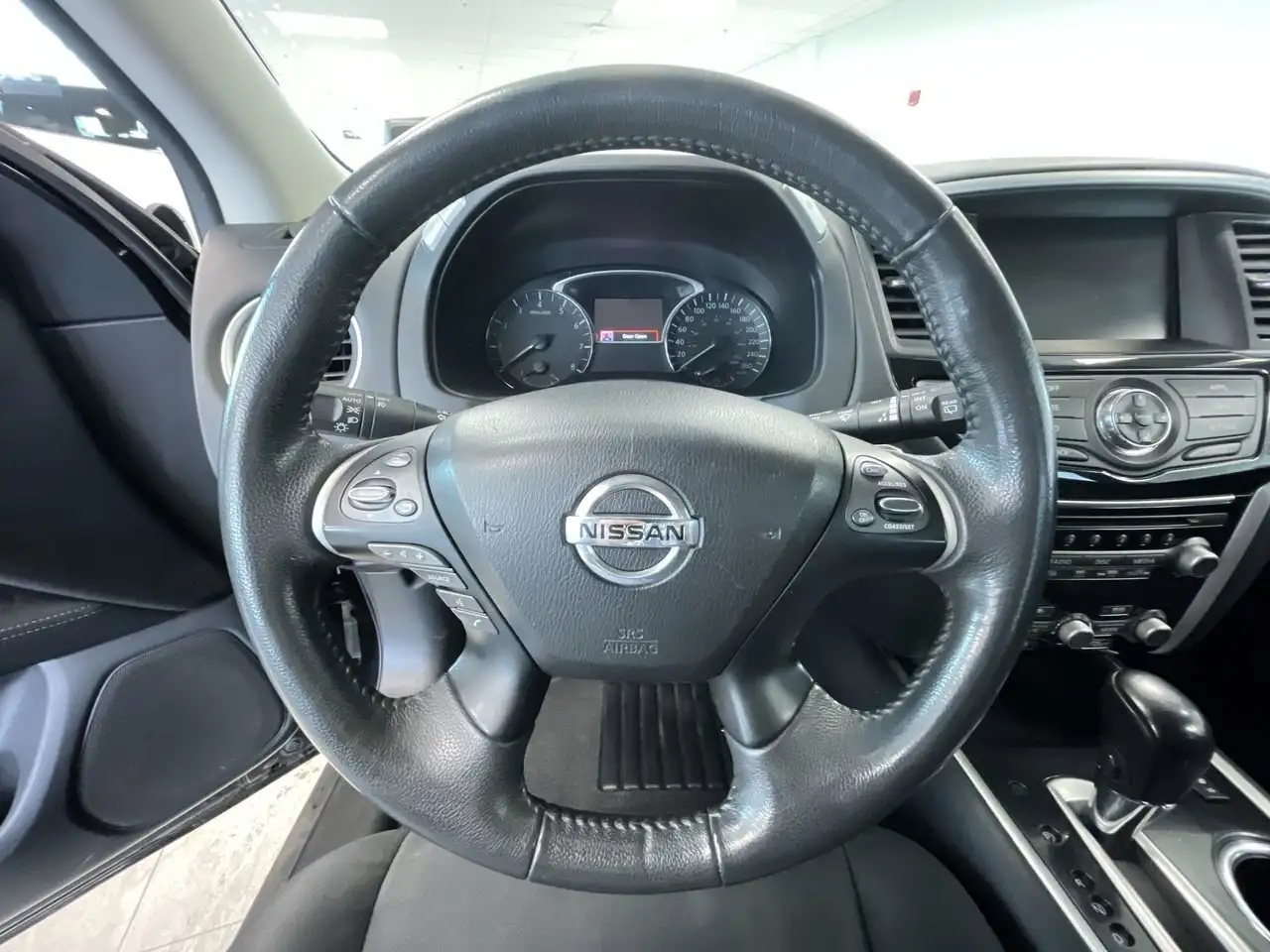 Nissan Pathfinder снимка Nissan Pathfinder