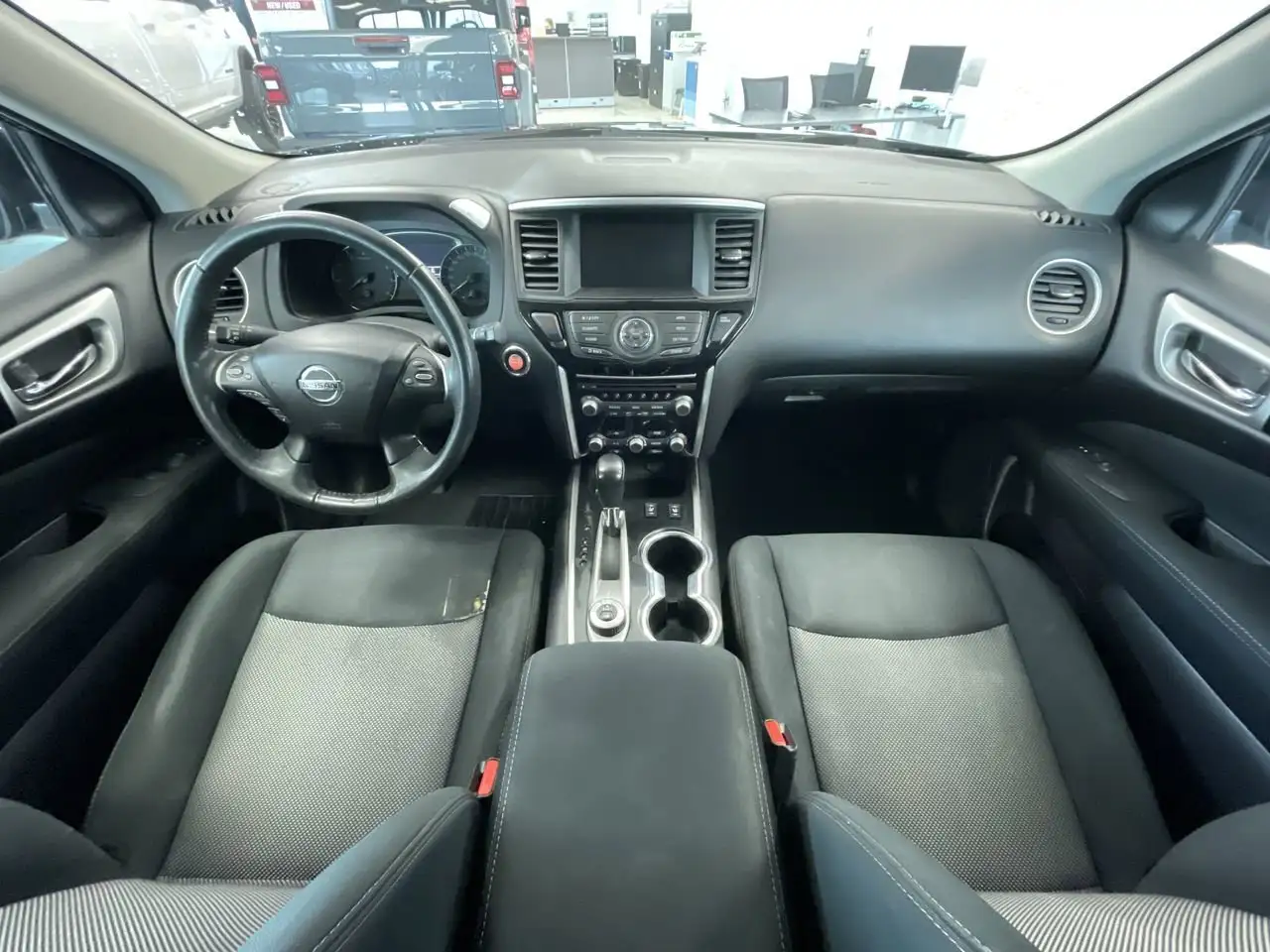 Nissan Pathfinder снимка Nissan Pathfinder