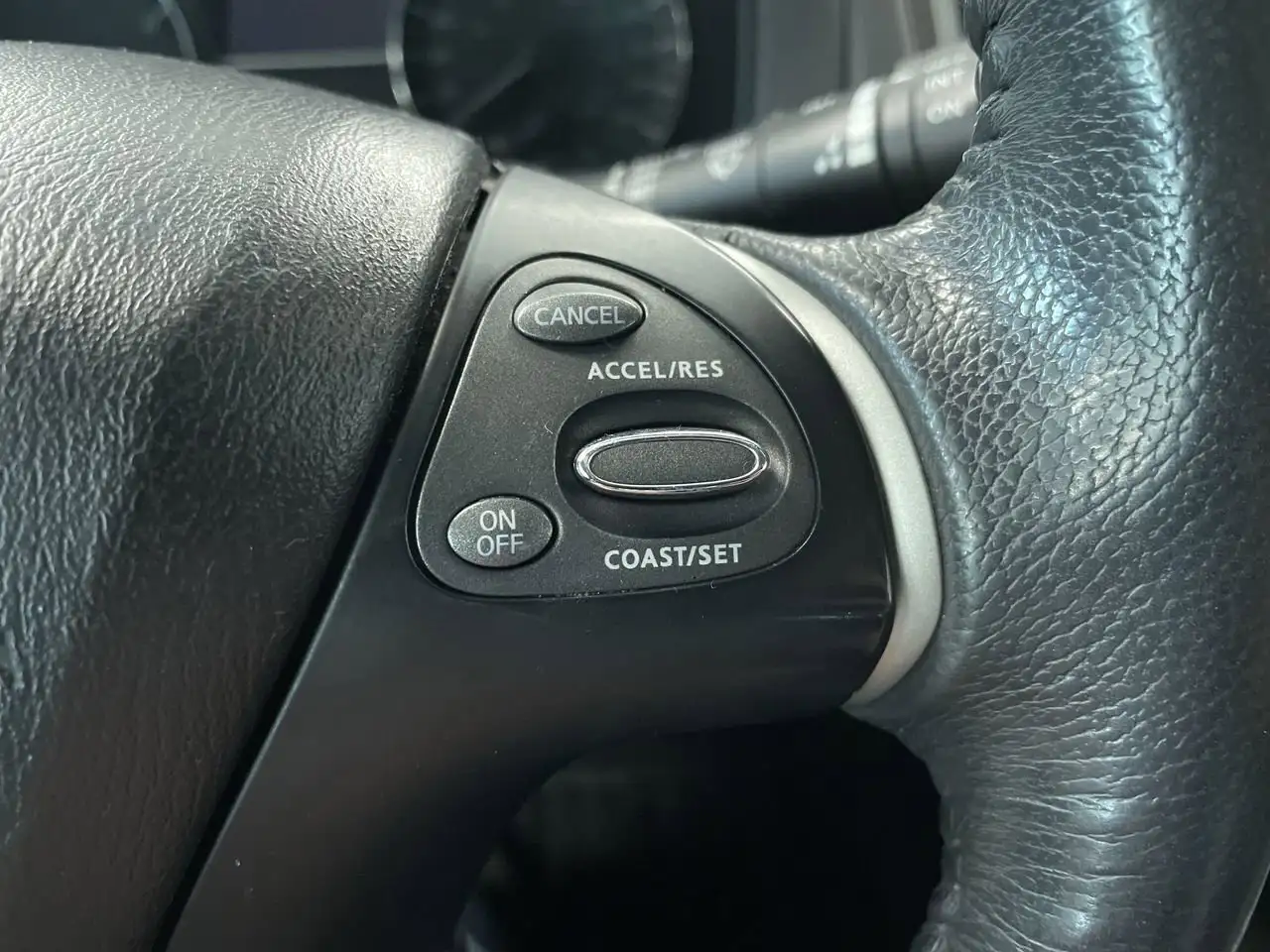 Nissan Pathfinder снимка Nissan Pathfinder