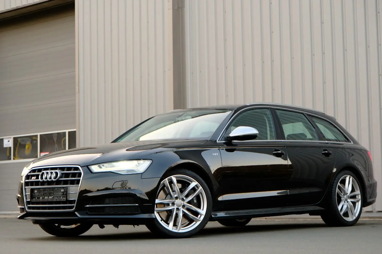 Audi S6 Avant 4.0 TFSI quattro/MMI/AHK Schwarz - 1