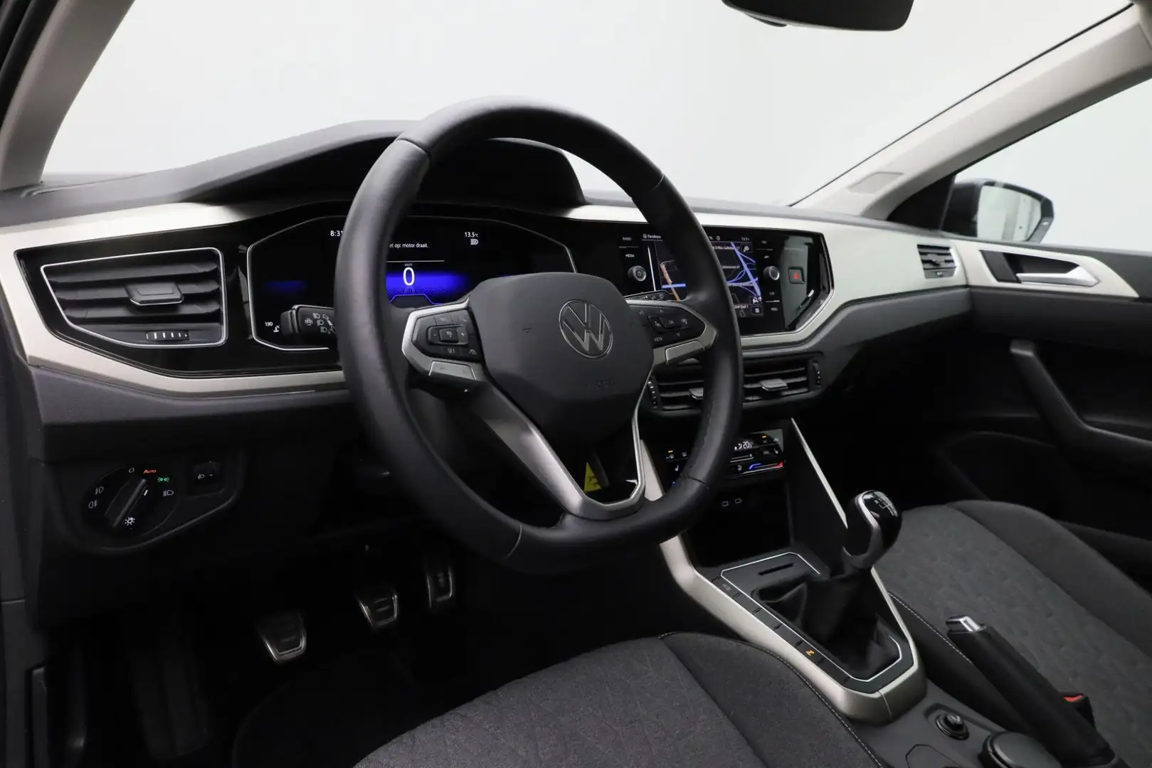 Volkswagen Polo 1.0 TSI 95 pk Move | Panoramadak | Navigatie | Sto Nero - 2