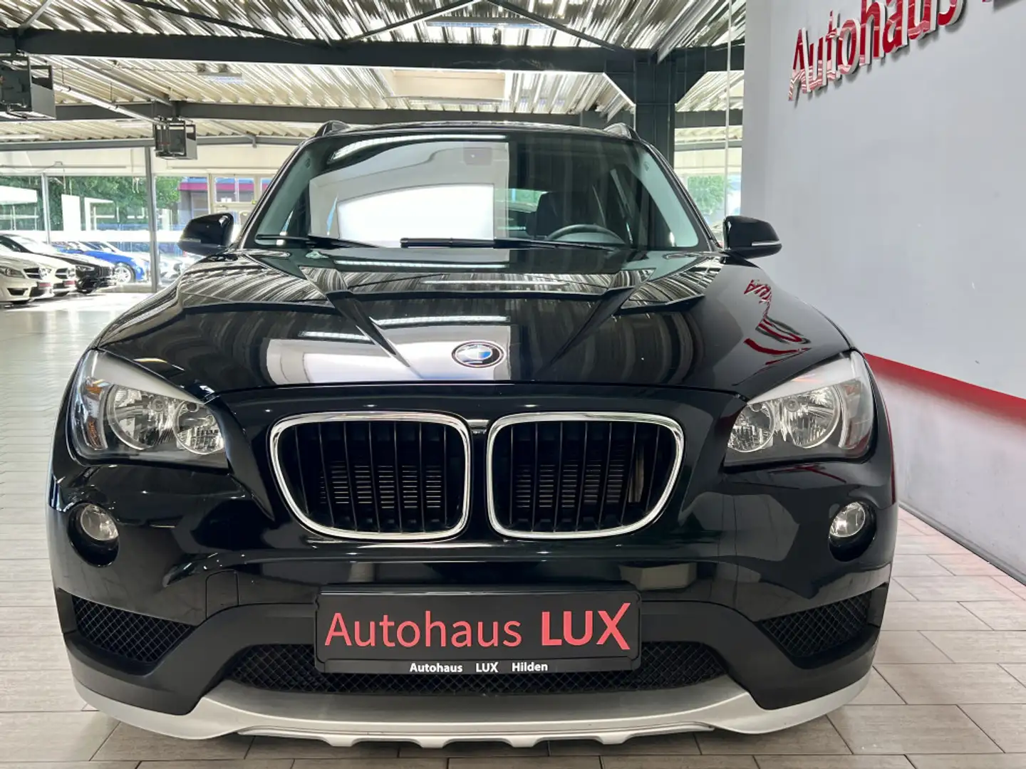 BMW X1 18 i sDrive PDC SITZH TEMPOM 6-GANG 2.HAND Noir - 2