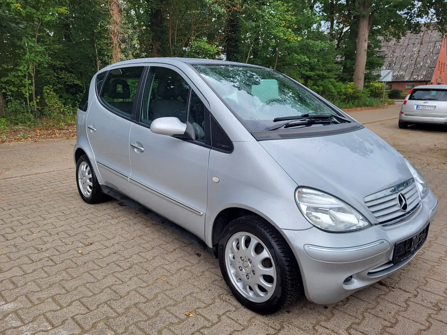 Mercedes-Benz A 160 A-Klasse Elegance Silber - 2
