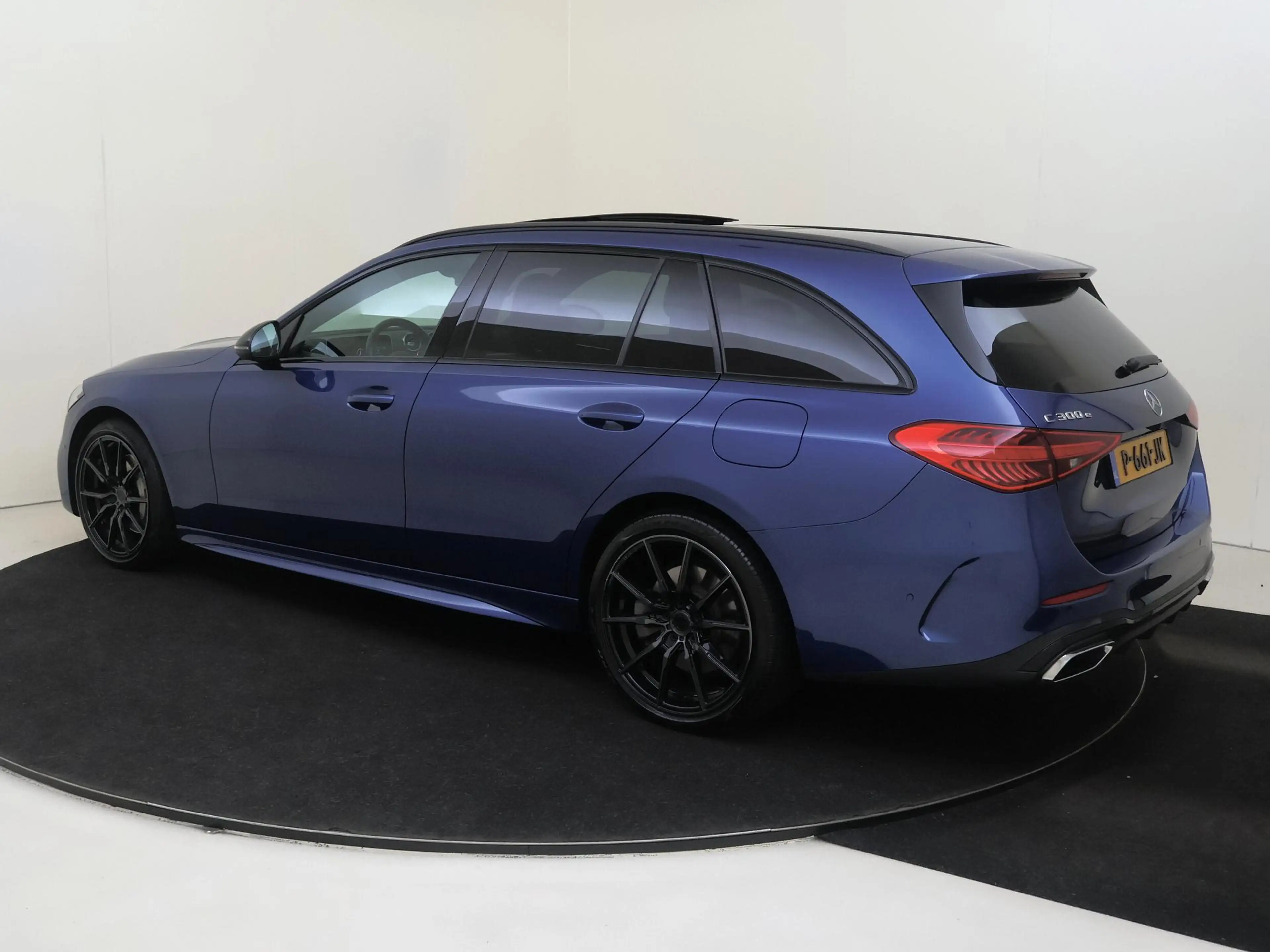 Mercedes-Benz C 300 Estate e AMG Line / Achteruitrijcamera / Panaroma- — photo 3