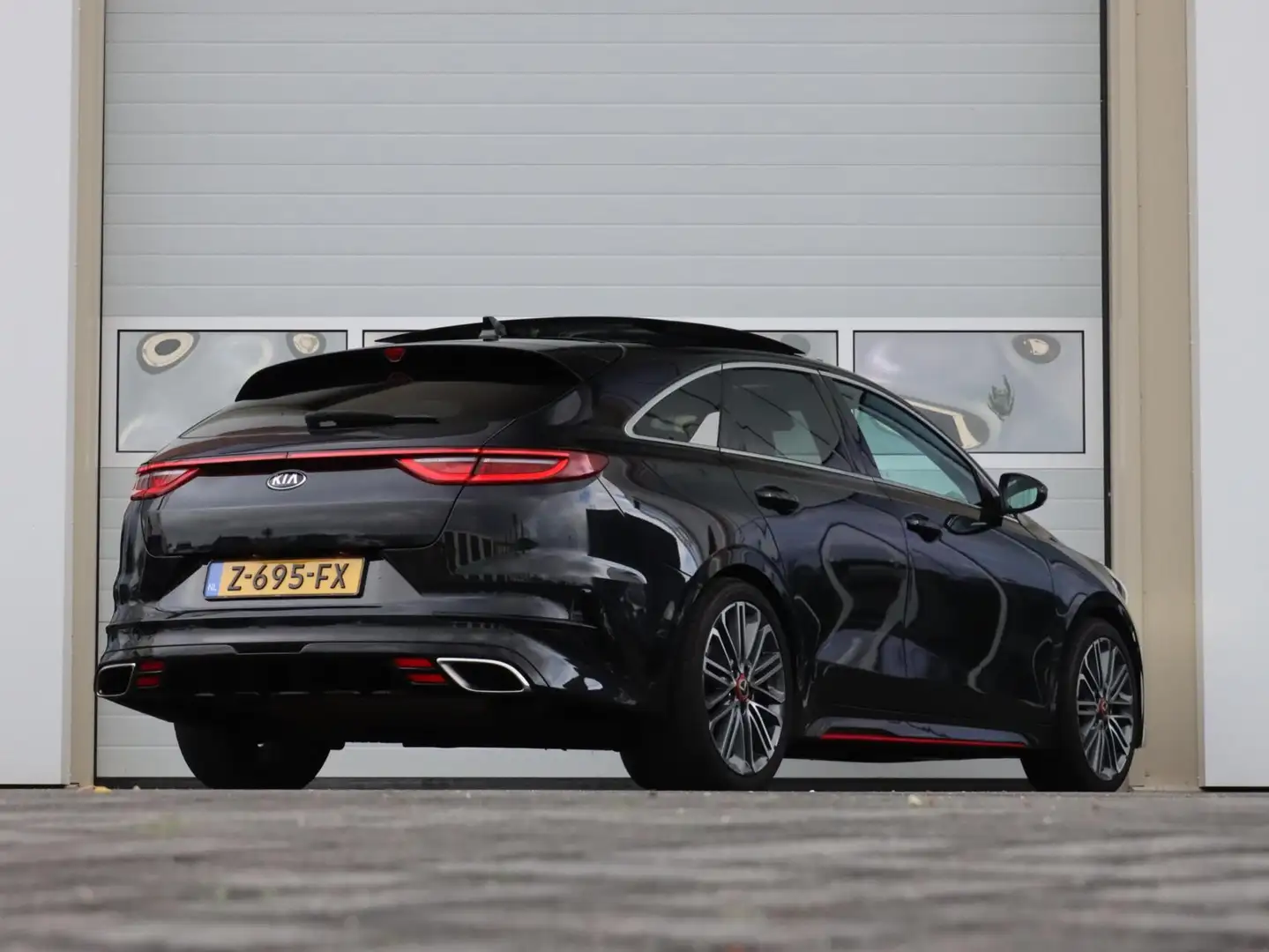 Kia ProCeed / pro_cee'd 1.6 T-GDI GT | Panoramadak | Full Options Zwart - 2