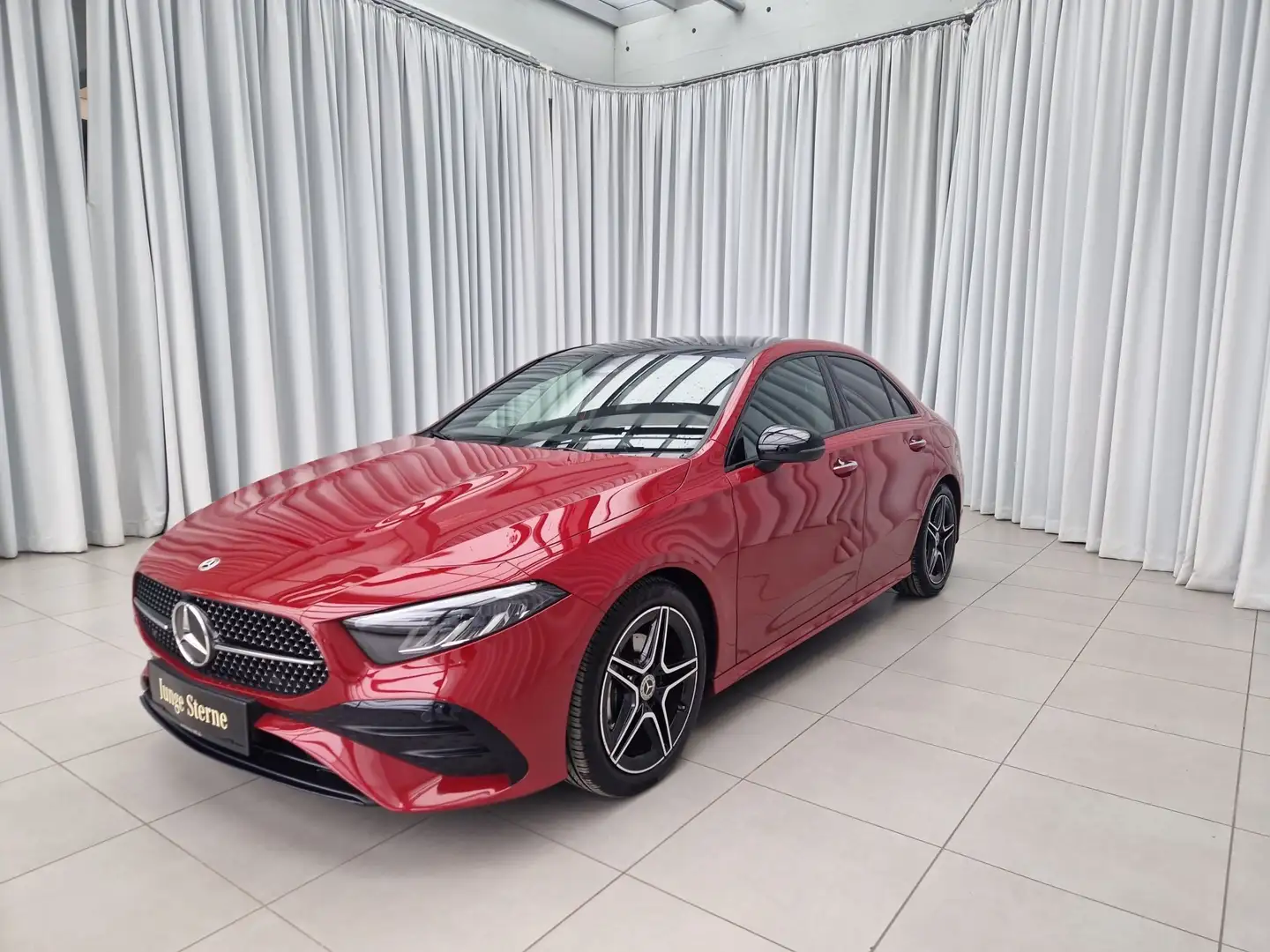 Mercedes-Benz A 200 Limousine AMG Line Winterp. SportS. Rot - 2