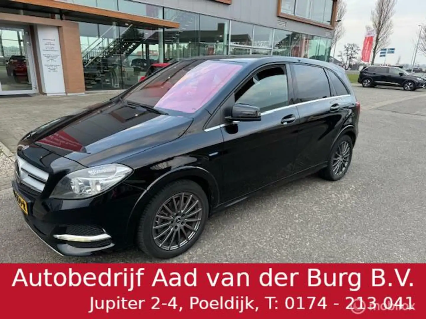 Mercedes-Benz B 250 e Business Solution Automaat , Hoge instap , Navig Černá - 1