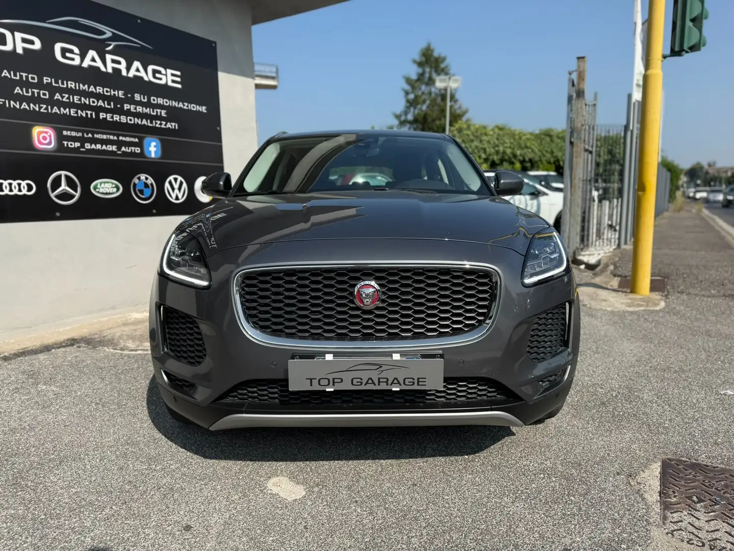 Jaguar E-Pace E-Pace 2.0d i4 SE awd 150cv auto Grau - 2