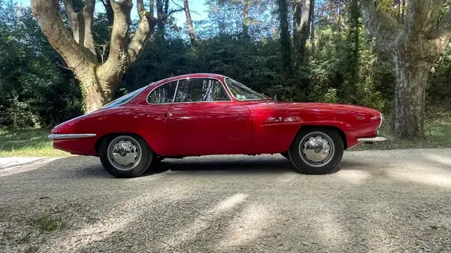 Alfa Romeo Giulia view 4