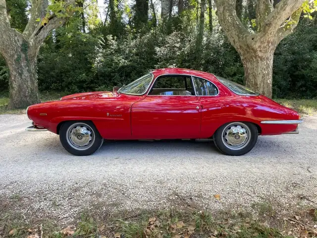 Alfa Romeo Giulia view 9