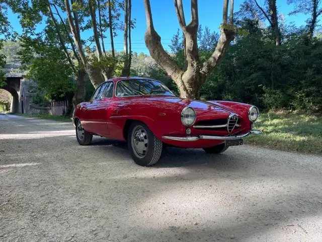 Alfa Romeo Giulia view 13