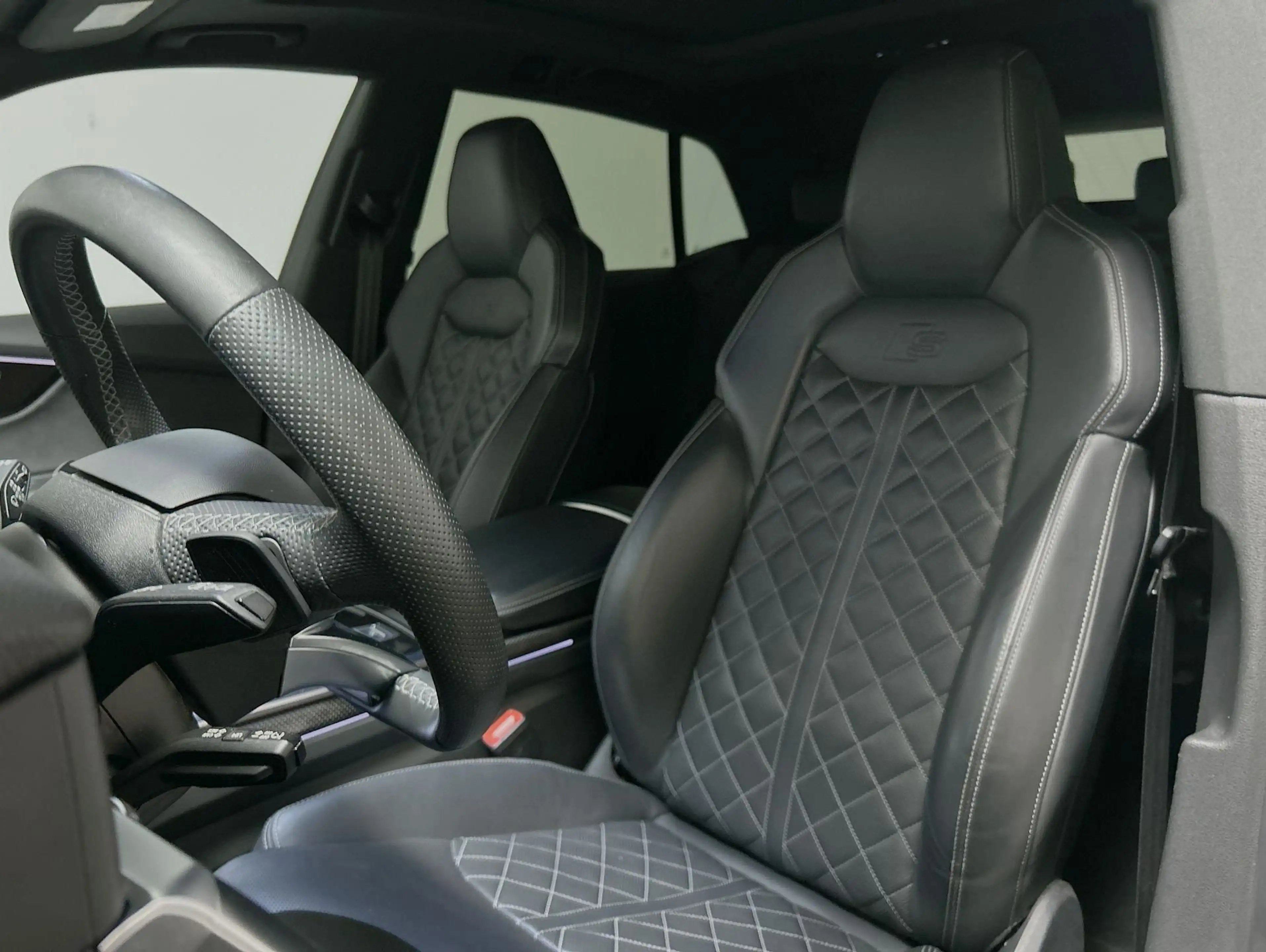 Audi SQ8 4.0 TFSI tiptronic quattro competition plus — photo 11