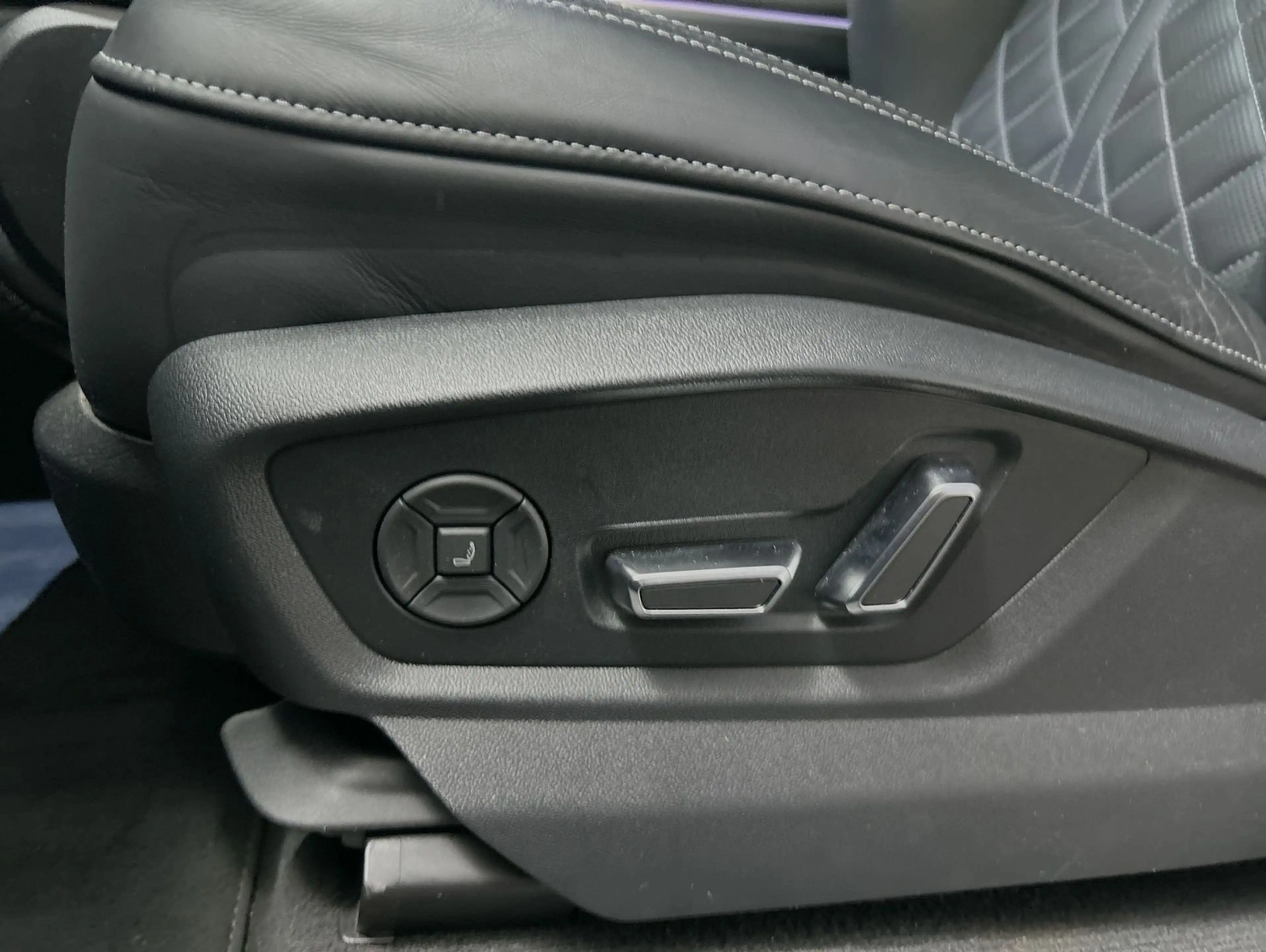 Audi SQ8 4.0 TFSI tiptronic quattro competition plus — photo 12