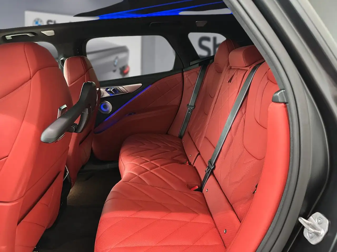 BMW XM снимка BMW XM