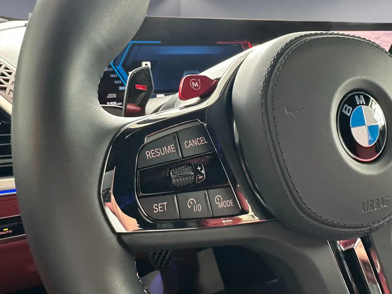 BMW XM снимка BMW XM