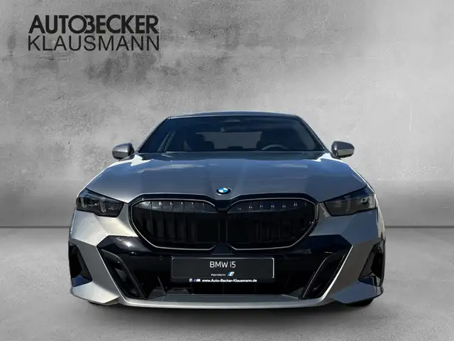 BMW 5 Series view 5