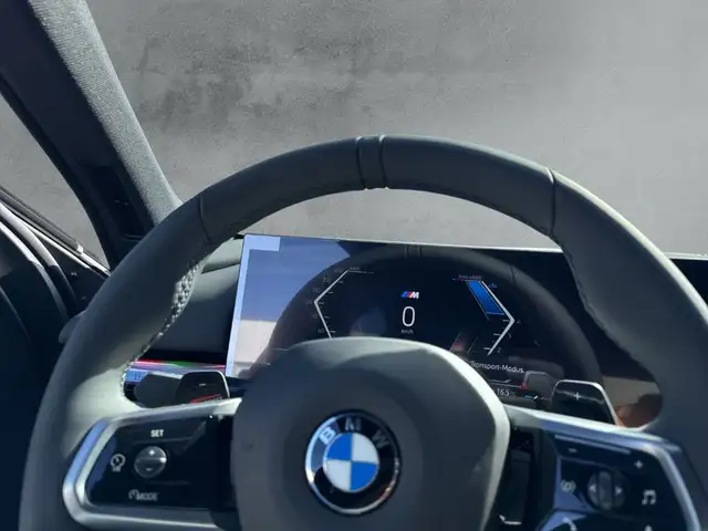 BMW 5 Series view 16