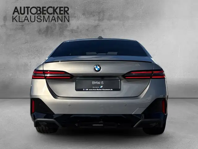 BMW 5 Series view 6