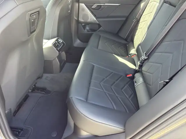 BMW 5 Series view 13