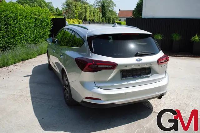 Ford Focus view 2