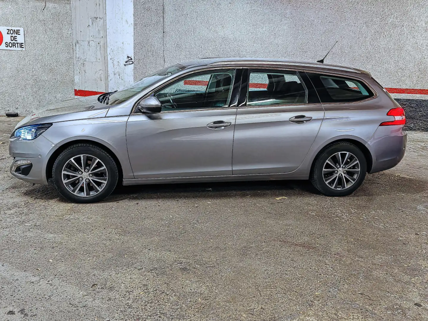 Peugeot II 1.6 BlueHDi 120 Allure Plus E6 Grijs - 2