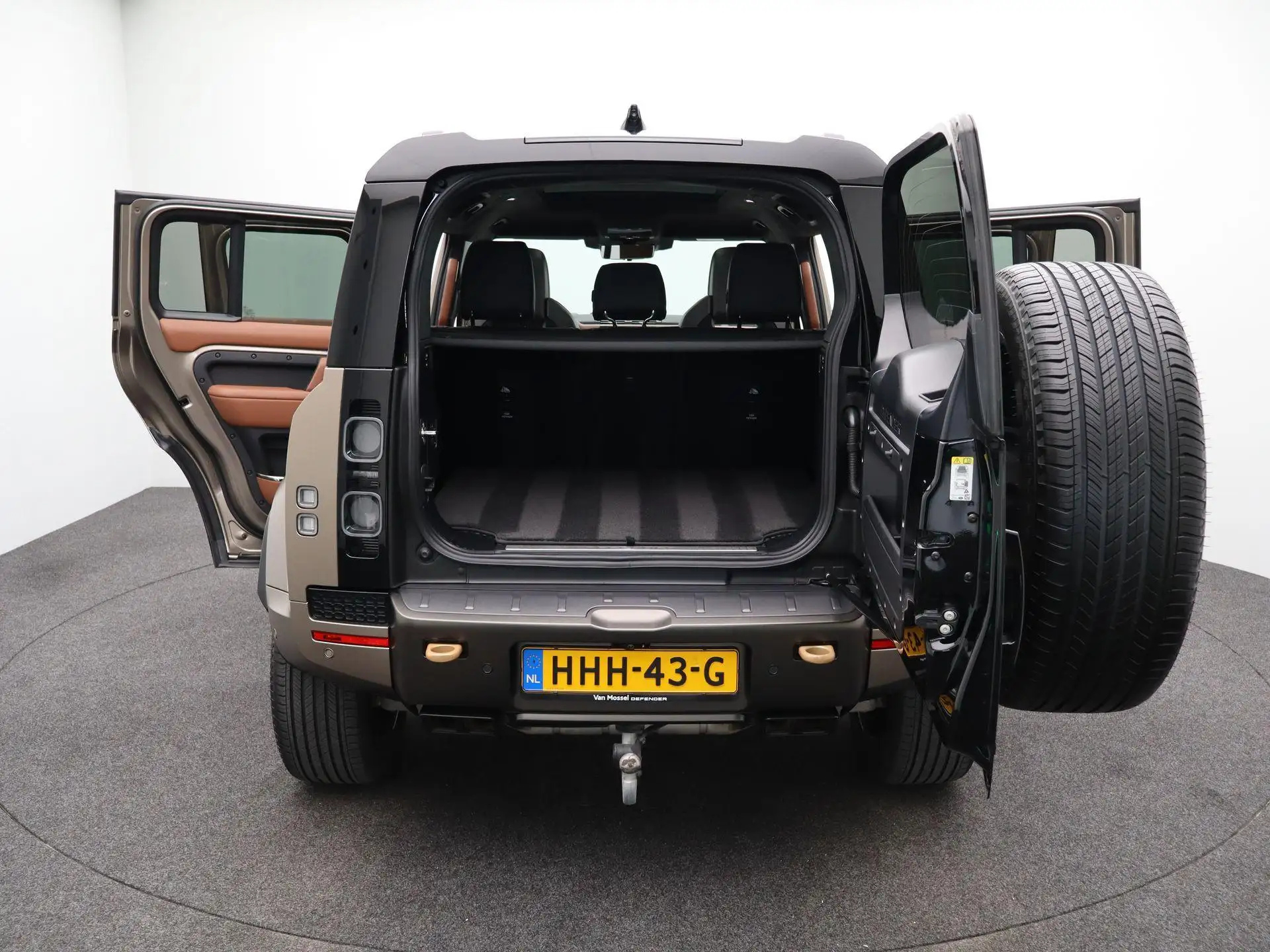 랜드로버 Defender P635 OCTA 2025 베이지 사진 7