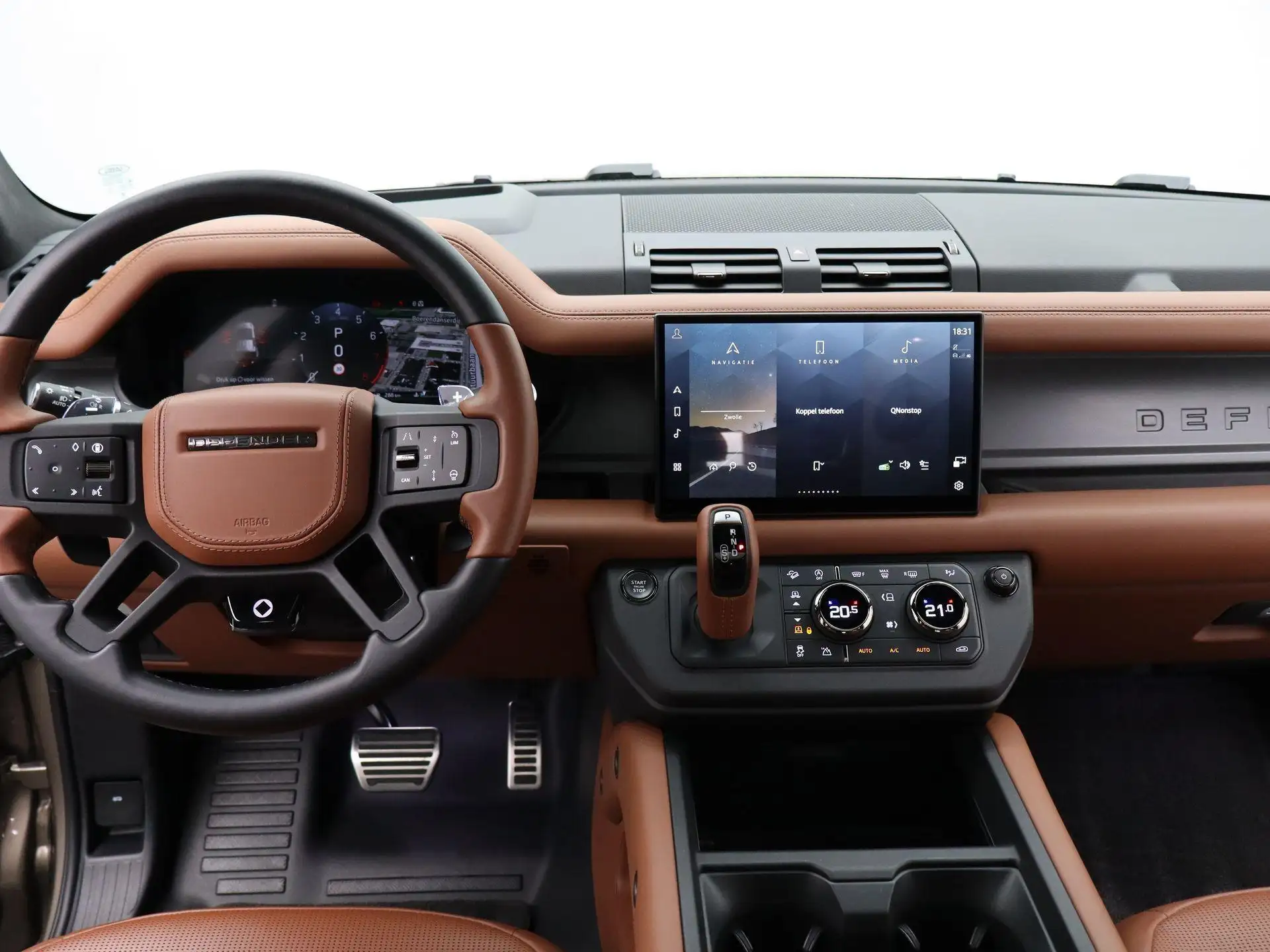 랜드로버 Defender P635 OCTA 2025 베이지 사진 8